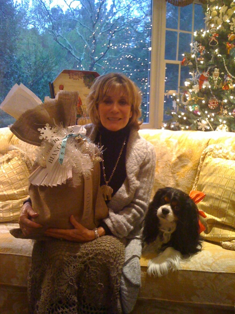 "My Mom holding Lovely Burlap & Tinsel/Fan Gift Bag"  (Puppy Daisy)